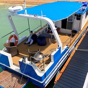 Аренда яхты «Европа» для рыбалки в Геленджике — море, комфорт, улов